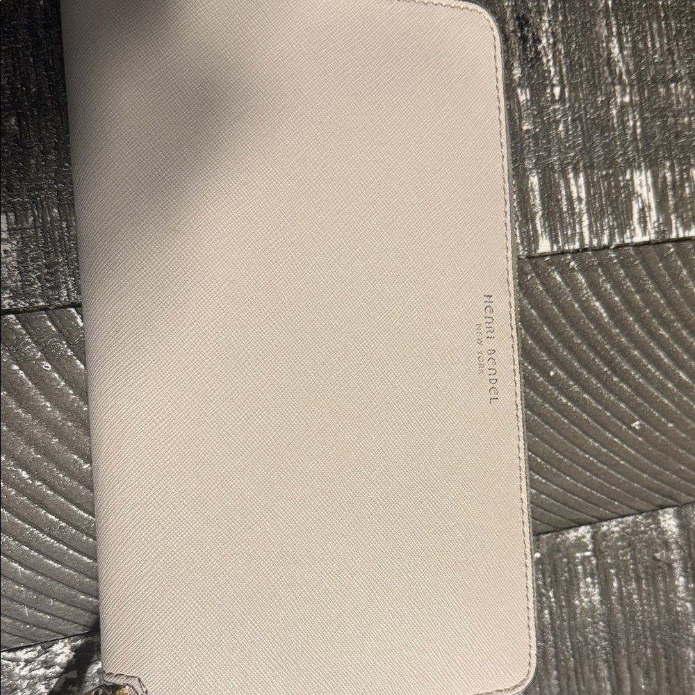 Henri Bendel Ivory Zip-Around Wallet